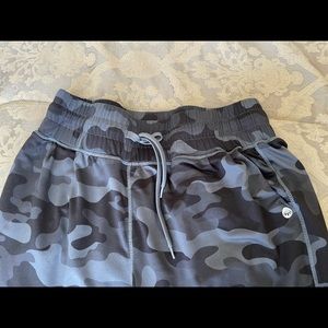 Senita Athletics camo weekend joggers M